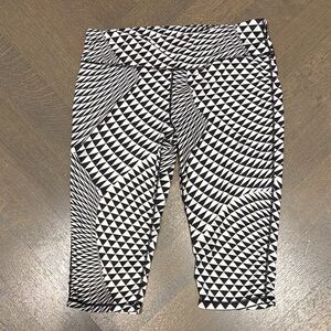 Sweaty Betty butter soft capri leggings